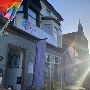 Evanescent Bar And Rooms